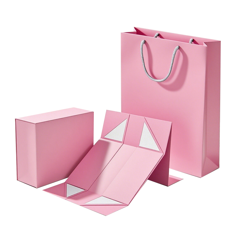 স্কার্ফ উপহারের বাক্সটি কি একটি আনুষ্ঠানিক জাদু নয় যা নরম স্কার্ফকে মোড়ানো থেকে প্রদর্শিত হতে রূপান্তরিত করে?